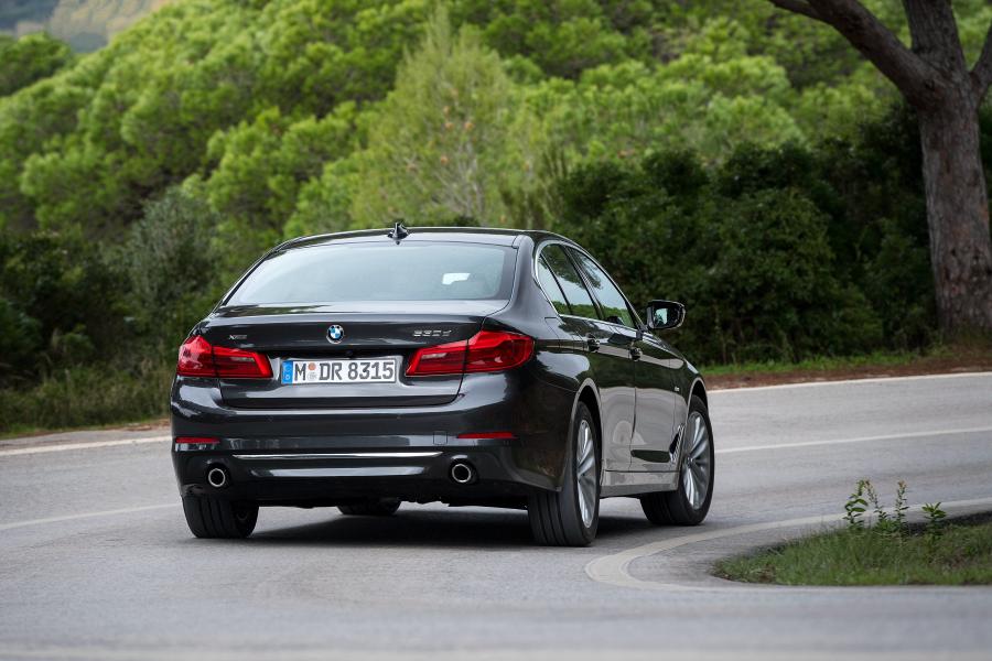  BMW 530d xDrive Sedan Luxury Line 2017 года  (WW) (фото 4 из 61)
